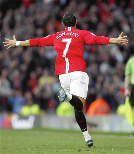 足球发展的 足球发展的